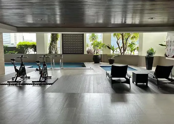Tropical Wood W Balcony Near Greenbelt Pool And Gym Access * Manila