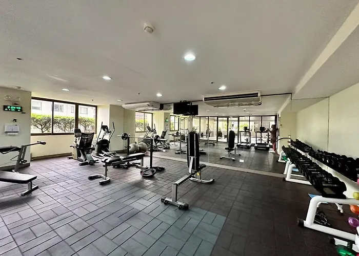 Tropical Wood W Balcony Near Greenbelt Pool And Gym Access *