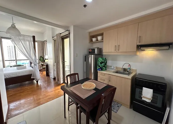 Tropical Wood W Balcony Near Greenbelt Pool And Gym Access * Manila
