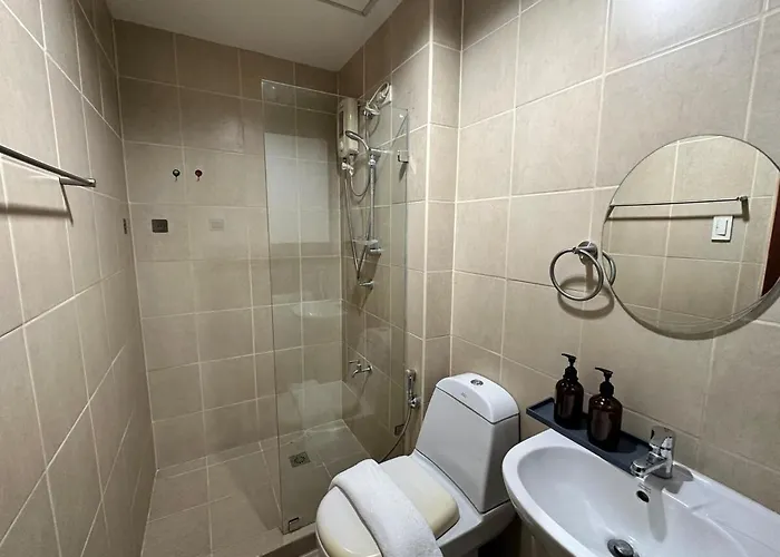 Apartment Tropical Wood W Balcony Near Greenbelt Pool And Gym Access
