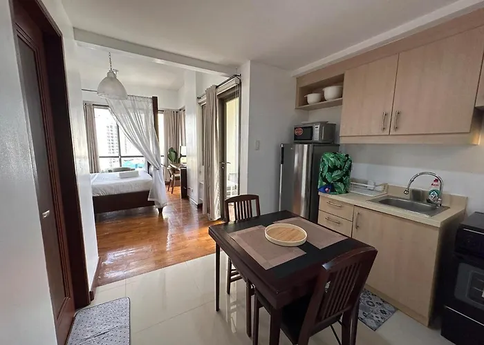 Tropical Wood W Balcony Near Greenbelt Pool And Gym Access Apartment *