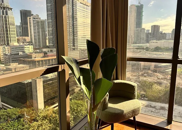 Apartment Tropical Wood W Balcony Near Greenbelt Pool And Gym Access *
