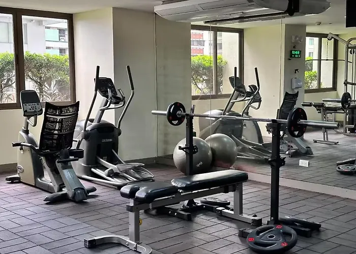 Tropical Wood W Balcony Near Greenbelt Pool And Gym Access * Manila