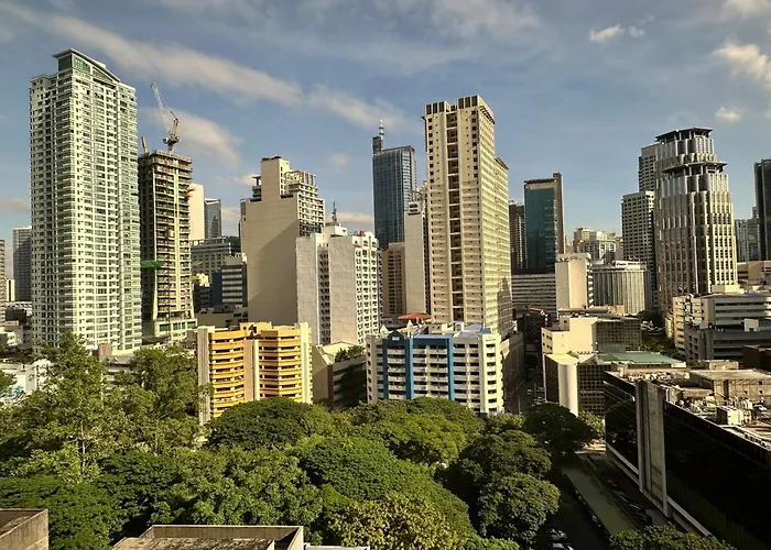 Tropical Wood W Balcony Near Greenbelt Pool And Gym Access * Manila