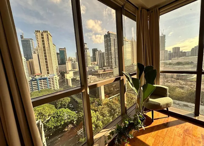Apartment Tropical Wood W Balcony Near Greenbelt Pool And Gym Access *