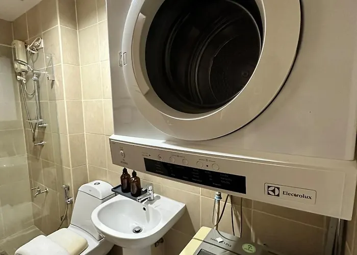 Apartment Tropical Wood W Balcony Near Greenbelt Pool And Gym Access Manila